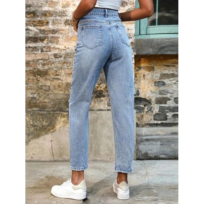 Kadın Açık Mavi Yırtık Mom Fit Kot Pantolon