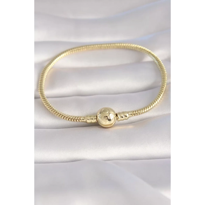 Pirinç Gold Renk İşleme Detay Charm Model Kadın Bileklik - TJ-BB5988