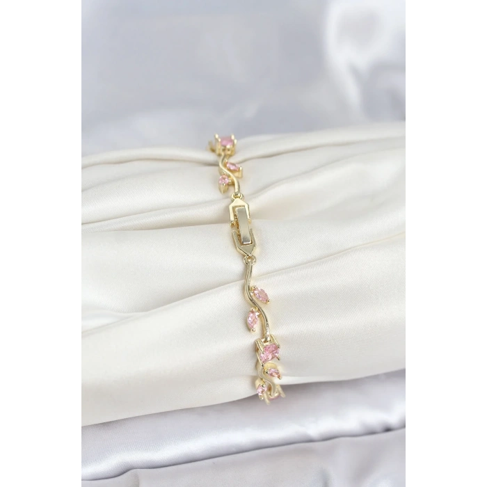 Pirinç Gold Renk Pembe Zirkon Taşlı Çiçek Model Kadın Bileklik