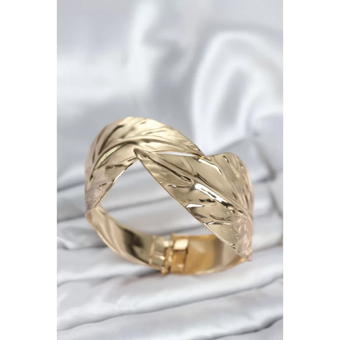 Pirinç Gold Renk Yaprak Model Kadın Bileklik - TJ-BB8060