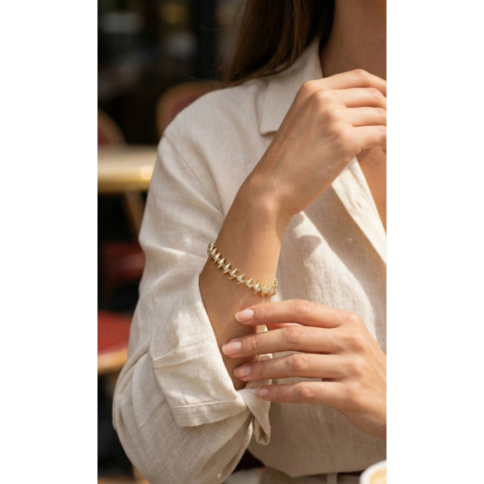 Pirinç Gold Renk Zirkon Taşlı Baklava Model Kadın Bileklik 5886