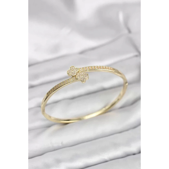 Pirinç Gold Renk Zirkon Taşlı Yonca Model Kadın Kelepçe Bileklik - TJ-BB8227