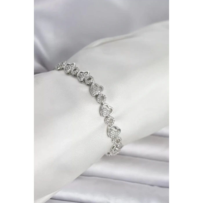 Pirinç Gümüş Renk Zirkon Taşlı Kalp Model Kadın Bileklik - TJ-BB8430