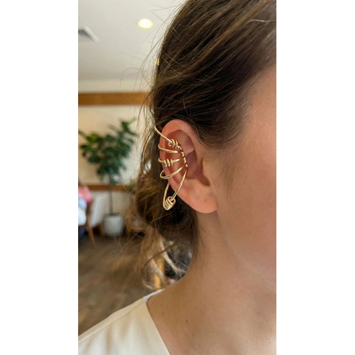 Pirinç Halkalı Model Gold Renk Kıkırdak Küpe 5886