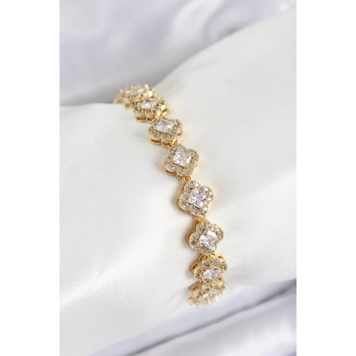 Pirinç Zirkon Taşlı Yonca Baget Model Gold Renk VIP Seri Kadın Bileklik - TJ-BB7510