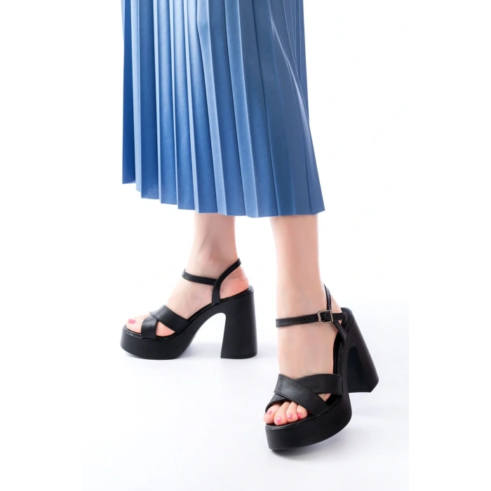 USLUCAN ALIŞVERİŞ P-105 Siyah Çapraz Kalın Topuklu Kadın Sandalet