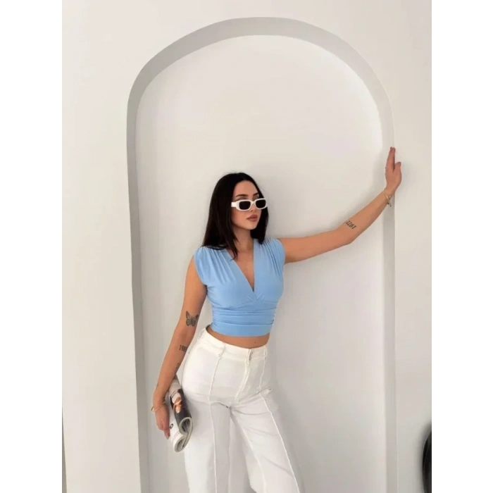 Vatkalı Kolsuz V Yaka Drapeli Crop Bluz Likralı Fit - Bebek Mavisi