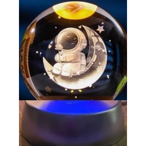 USLUCAN ALIŞVERİŞ Ay Üstünde Astronot Tasarımlı Plastik Altlıklı Işıklı Cam Küre