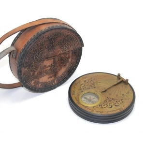 USLUCAN ALIŞVERİŞ Deri Kılıflı Pirinç Pusula