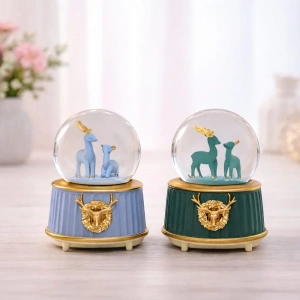 USLUCAN ALIŞVERİŞ Orta Boy Geyik Figürlü Kar Küresi