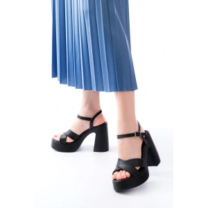 USLUCAN ALIŞVERİŞ P-105 Siyah Çapraz Kalın Topuklu Kadın Sandalet