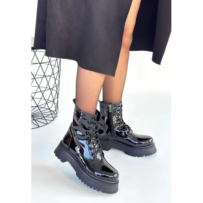 Jonni Siyah Rugan Bağcıklı Bot