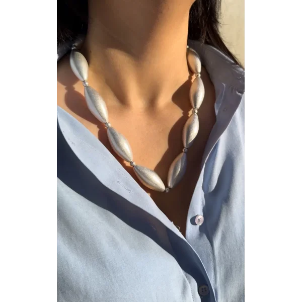 Mat Silver Badem Boncuk Kolye