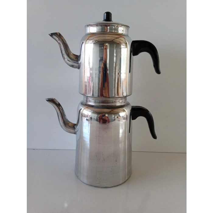 Boru tipi Büyük Aluminyum çaydanlık.