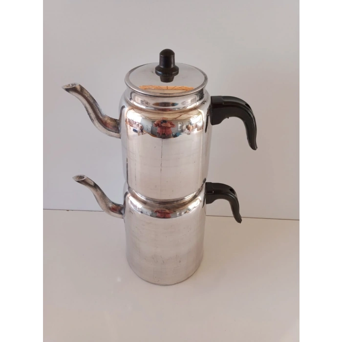 Boru tipi Büyük Aluminyum çaydanlık.