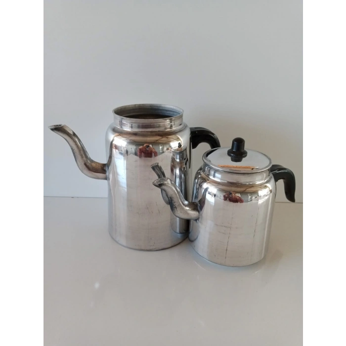 Boru tipi Büyük Aluminyum çaydanlık.