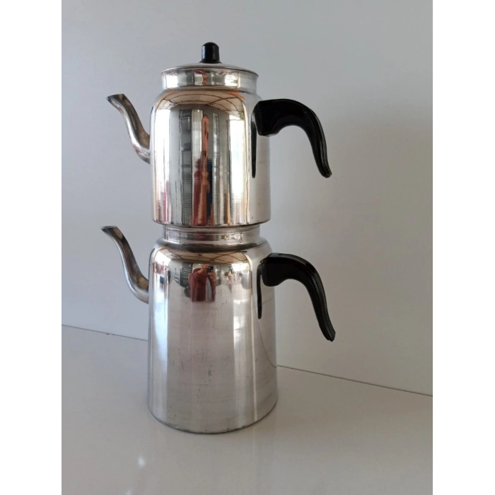 Boru tipi Büyük Aluminyum çaydanlık.