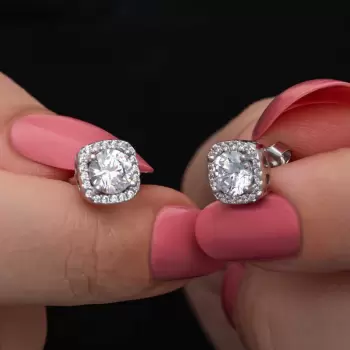 Luz&Pos Gümüş Kare Montür Pırlanta Çivilii Modeli Küpe
