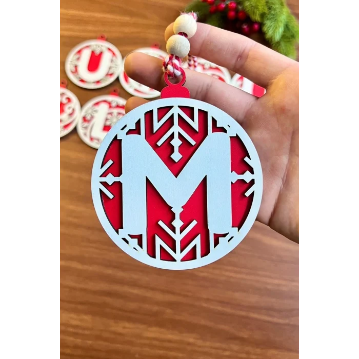 11 Harfli Kırmızı Beyaz İpli Mutlu Yıllar Yazılı Ahşap Yılbaşı Ağaç Süsü