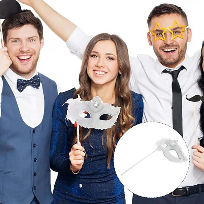 Beyaz Işıltılı Tutmalı Fotoğraf Çekimi Maskesi