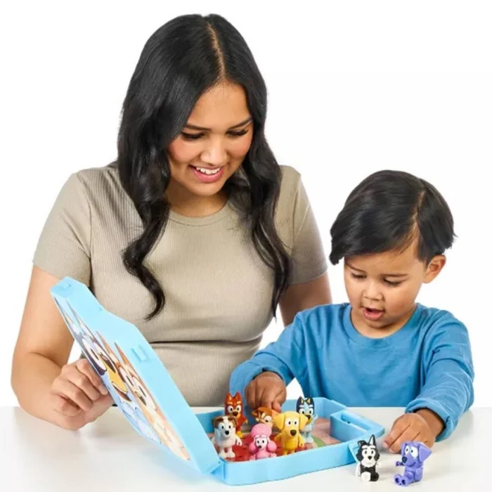 BLUEY/17638 DELÜKS TAŞIMA ÇANTASI VE 8Lİ FİGÜR SET