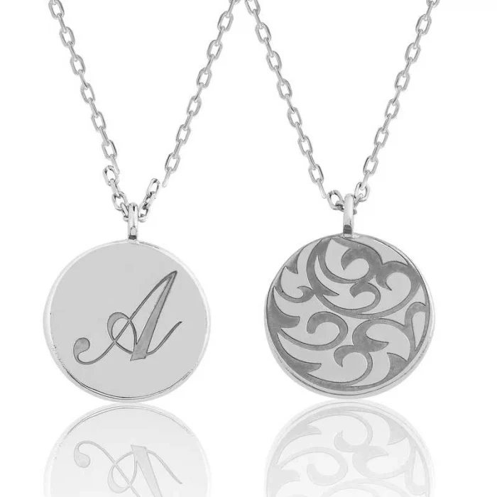 Luz&Pos Gümüş Arkası Desenli Harfli Plaka Kolye