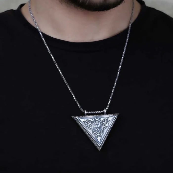 Luz&Pos Gümüş Üçgen İçi Açılabilen Allah Muskalık Kolye