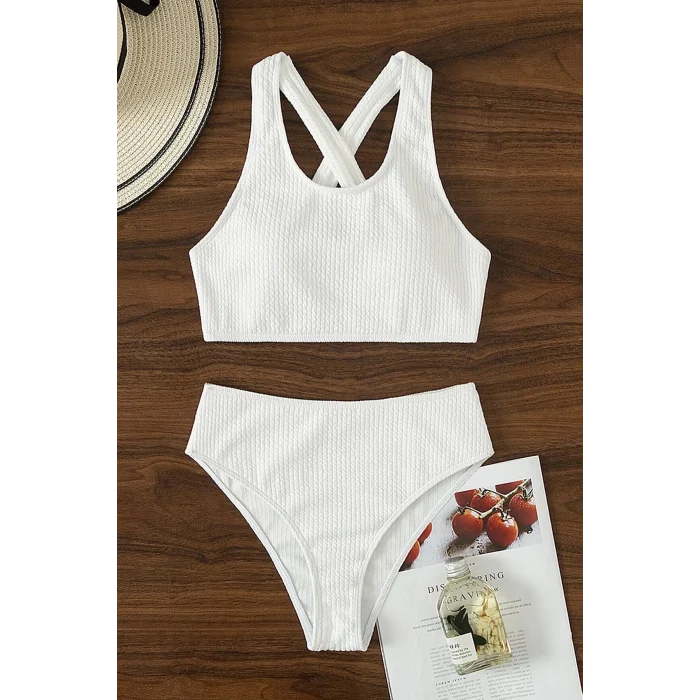 Kadın Beyaz Çapraz Sırt Detaylı Iç Çamaşır Takımı – Modern, Konforlu ve Günlük Kombinlere Uygun