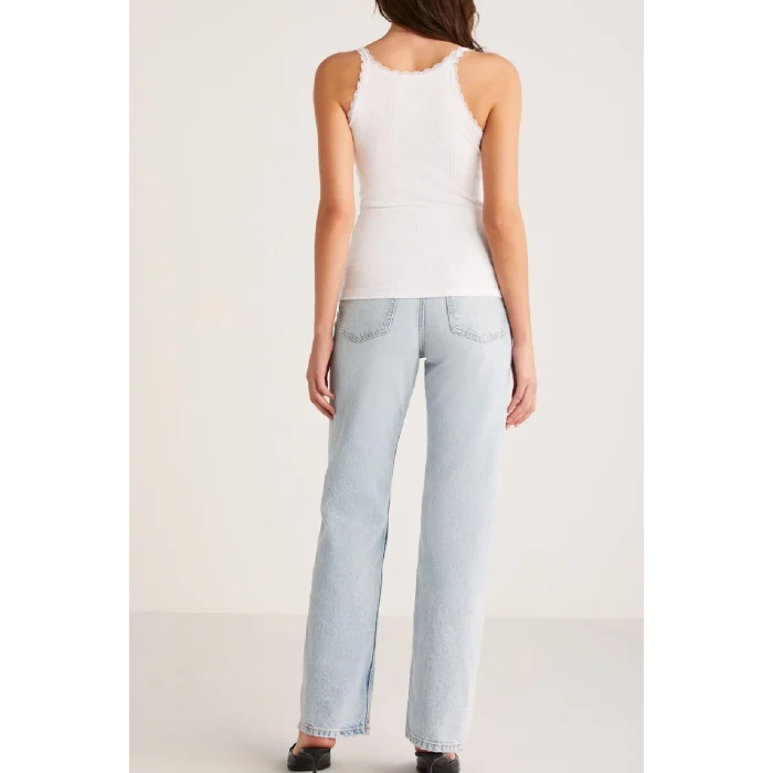 Kadın Beyaz Normal Kalıp Dantel Detalı Ince Askılı Oyuk Yaka Atlet – Modern ve Şık Tasarım