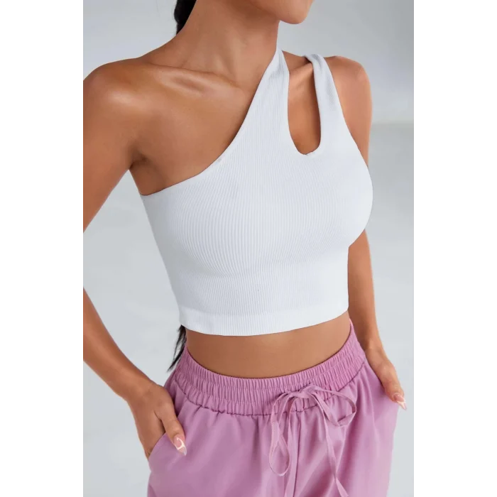 Kadın Beyaz Tek Omuz Cut Out Detaylı Crop Top Bluz – Şık, Rahat ve Kolay Kombinlenebilir
