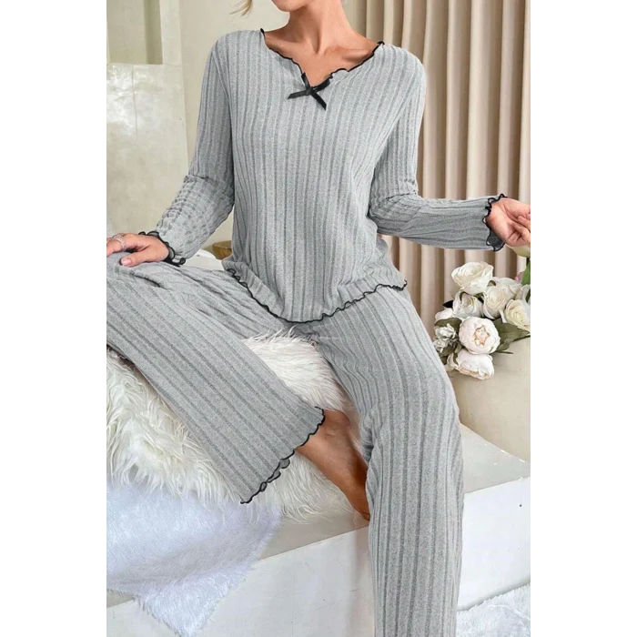 Kadın Gri Çizgili Uzun Kollu Fiyonk Detaylı Pijama Takımı Rahat Mevsimlik