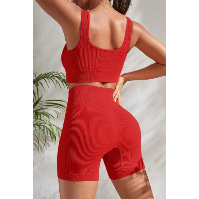 Kadın Kırmızı Kalın Askılı Yüksek Bel Şortlu Gecelik Takımı – Modern, Konforlu ve Günlük Kombinlere Uygun