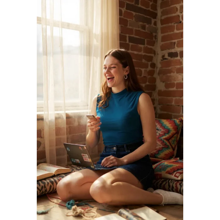 Kadın Mavi Kolsuz Balıkçı Yaka Basic Bluz