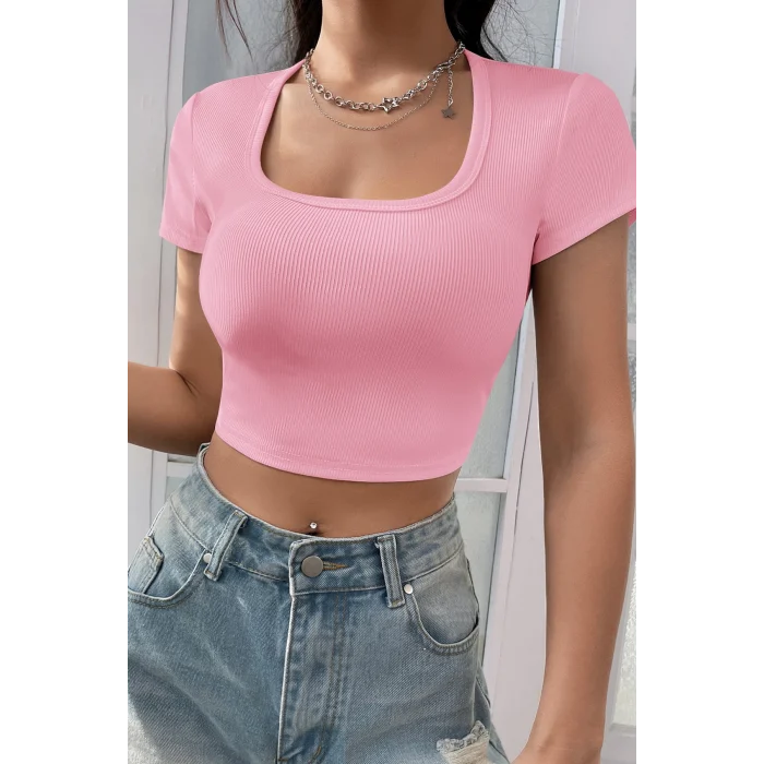Kadın Pembe Yarım Kol Düz Yaka Crop Top Bluz – Şık, Rahat ve Kolay Kombinlenebilir