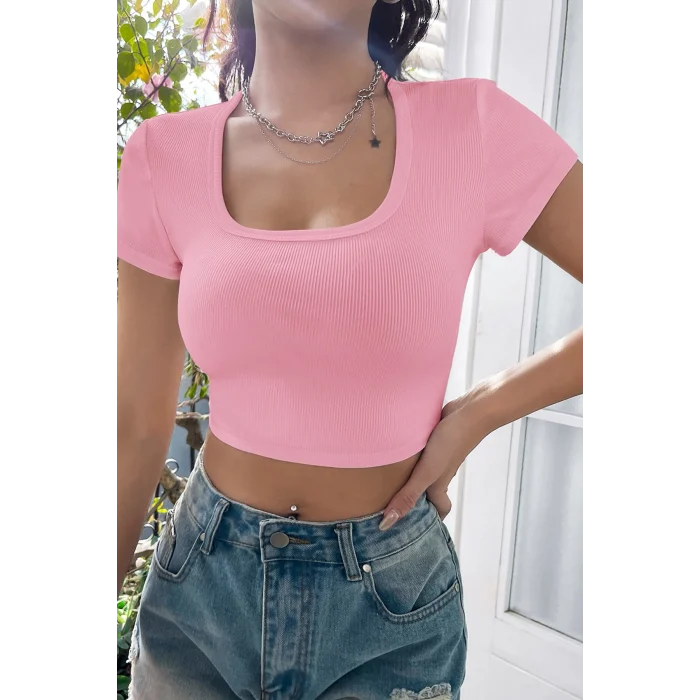 Kadın Pembe Yarım Kol Düz Yaka Crop Top Bluz – Şık, Rahat ve Kolay Kombinlenebilir