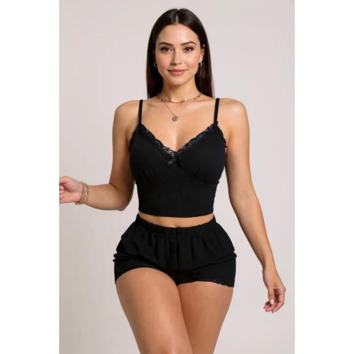 Kadın Siyah Alt ve Üst Dantel Detaylı Fiyonklu Şortlu Gecelik Takımı – Modern, Konforlu ve Günlük Kombinlere Uygun