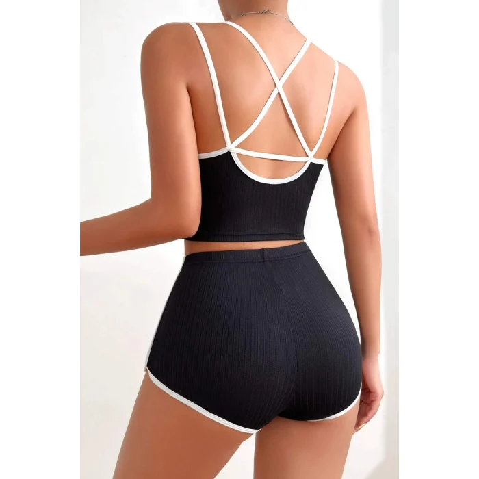 Kadın Siyah Beyaz Çapraz Lastik Detaylı Kaşkorse Şortlu Gecelik Takımı – Modern, Konforlu ve Günlük Kombinlere Uygun