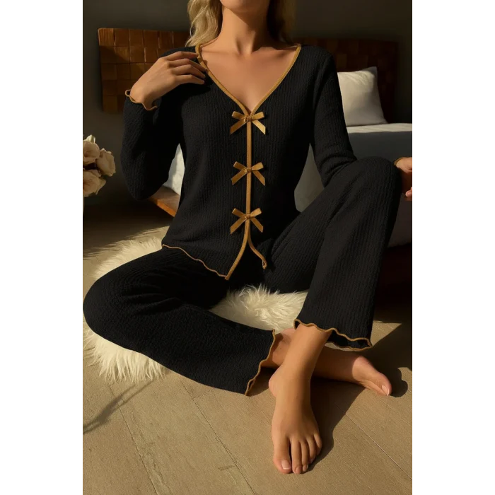 Kadın Siyah Fiyonklu İç Çamaşırı ve Uzun Kollu V Yaka Pijama Takımı 4lü Set