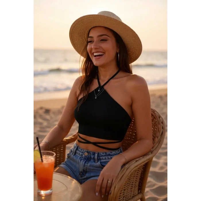 Kadın Siyah Sırtı Açık Boyundan Çapraz Bağlamalı Crop Top Bluz – Şık, Rahat ve Kolay Kombinlenebilir