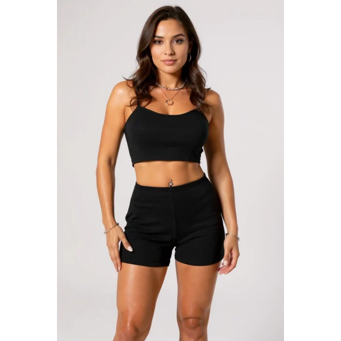 Kadın Siyah Şortlu Kaşkorse Gecelik Takım – Modern, Konforlu ve Günlük Kombinlere Uygun