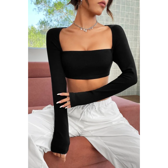 Kadın Siyah Uzun Kol Göğüs ve Sırt Dekolteli Crop Top Bluz – Şık, Rahat ve Kolay Kombinlenebilir