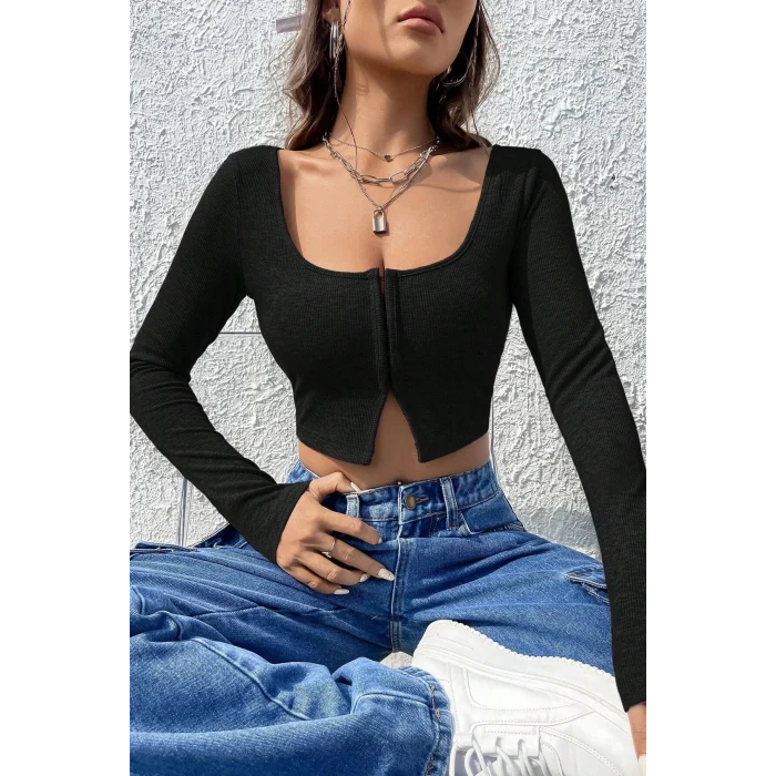 Kadın Siyah Uzun Kollu Agraflı Göğüs ve Göbek Dekolteli Crop Top Bluz – Şık, Rahat ve Kolay Kombinlenebilir