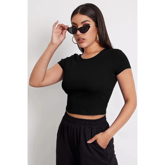 Kadın Siyah Yuvarlak Yaka Yarım Kol Crop Top Bluz – Şık, Rahat ve Kolay Kombinlenebilir