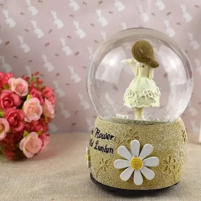 Kemancı Kız Kar Küresi Orta Boy