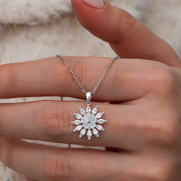 Luz&Pos Gümüş Beyaz Manolya Çiçeği Kadın Kolye