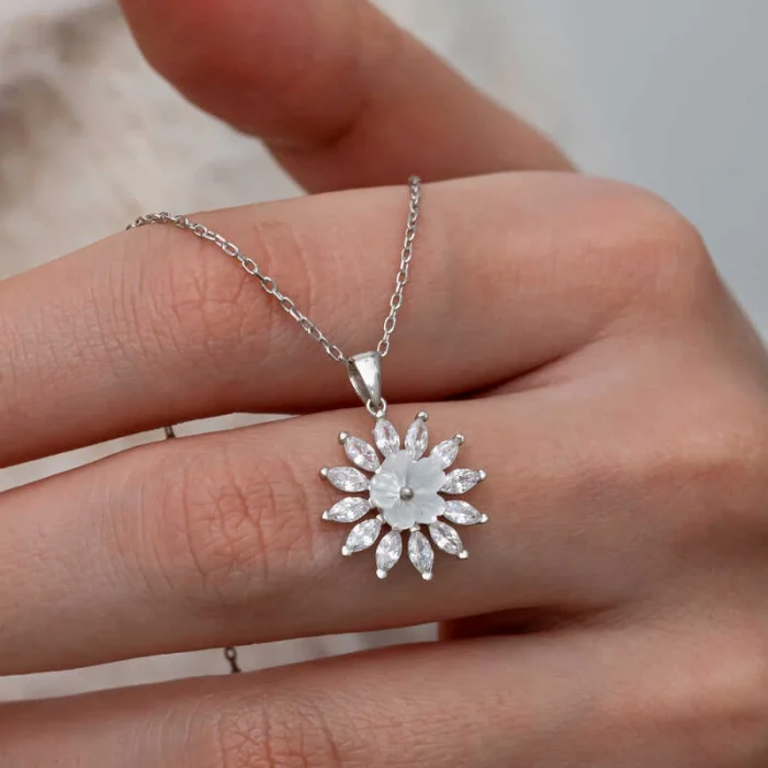 Luz&Pos Gümüş Beyaz Manolya Çiçeği Kadın Kolye