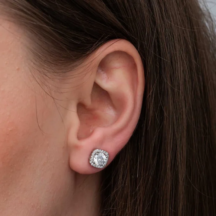 Luz&Pos Gümüş Kare Montür Pırlanta Çivilii Modeli Küpe