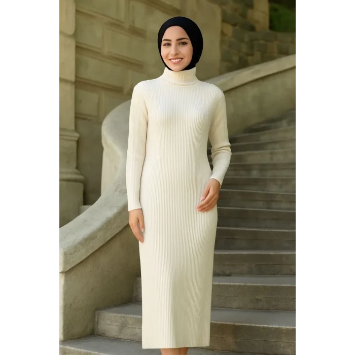 Luz&Pos Kadın Tesettür Triko Elbise – Boğazlı Uzun Fitilli Dokuma, Esnek Tam Kalıp, 130 Cm Midi Boy, Bahar & Kış Şık Rahat Stil - Beyaz