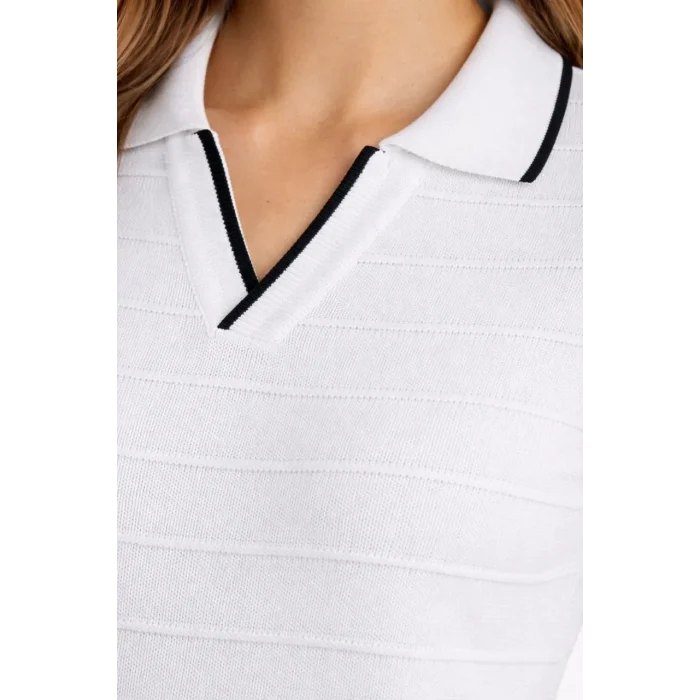 Luz&Pos Kadın Triko Kumaş Yakalı Düğmesiz Açık Yaka Fitilli Kısa Kollu Regular Fit Tişört T-shirt - Beyaz