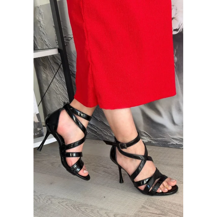 Mariya Siyah Rugan Topuklu Ayakkabı